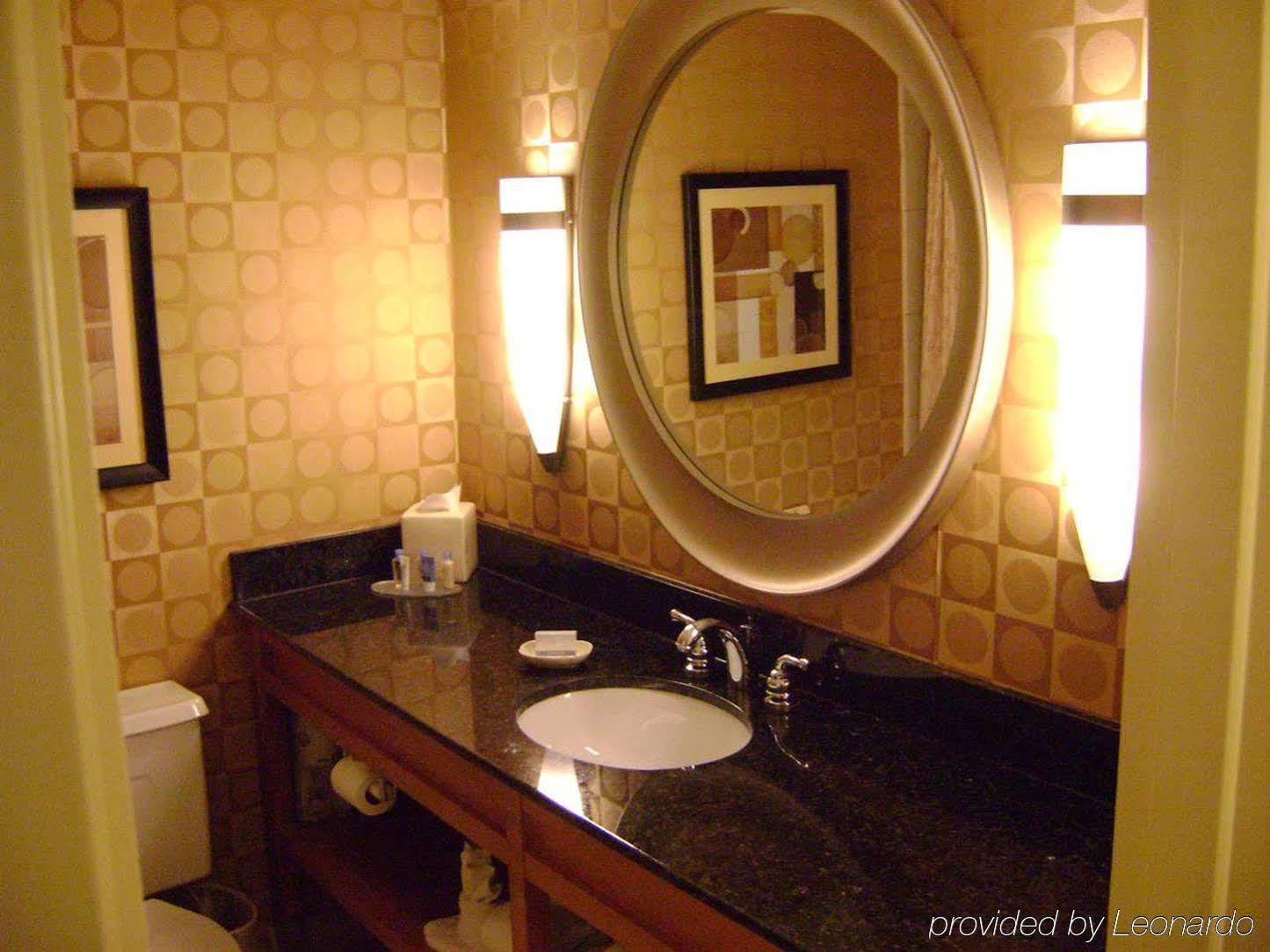 Wyndham Columbus Hotel Worthington Room photo